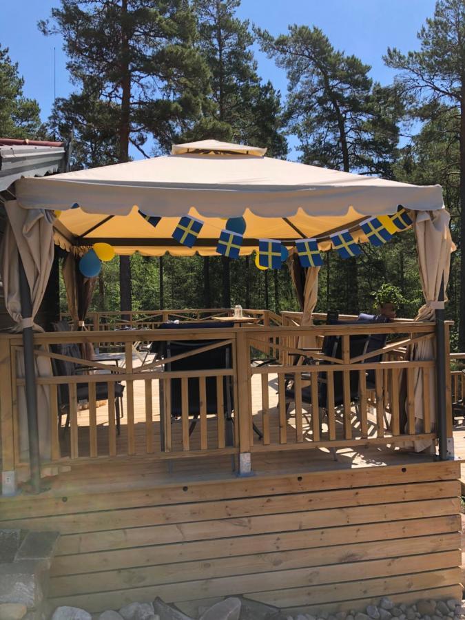 Timber With Jacuzzi And Sauna Near Vaenern