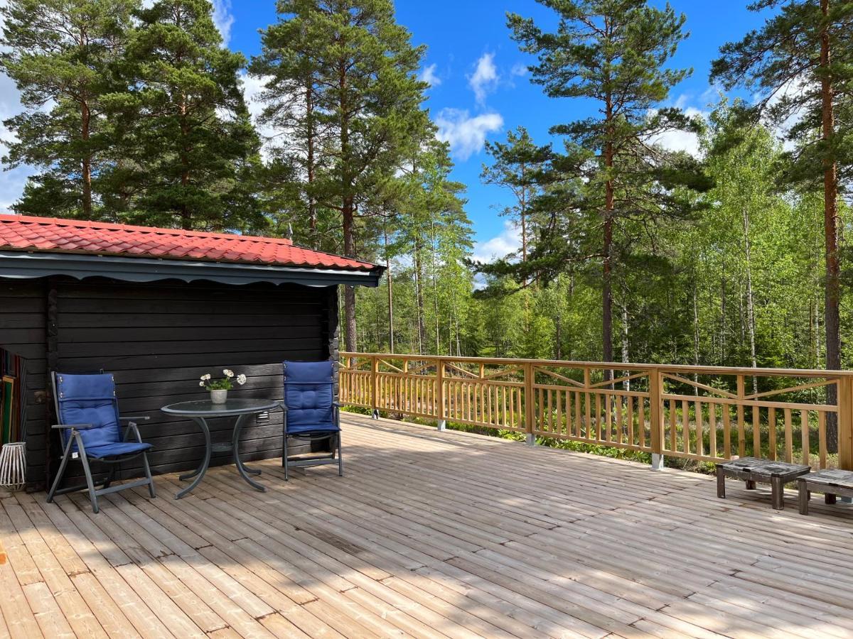 Gjestgiverier Timber With Jacuzzi And Sauna Near Vaenern