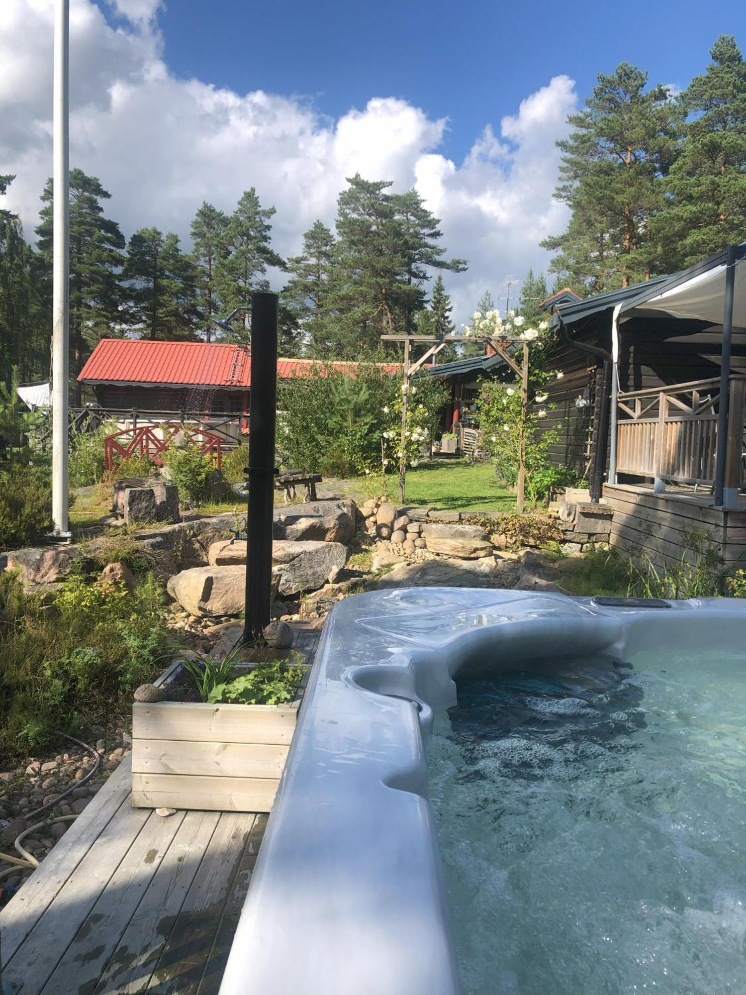 Timber With Jacuzzi And Sauna Near Vaenern * Karlstad