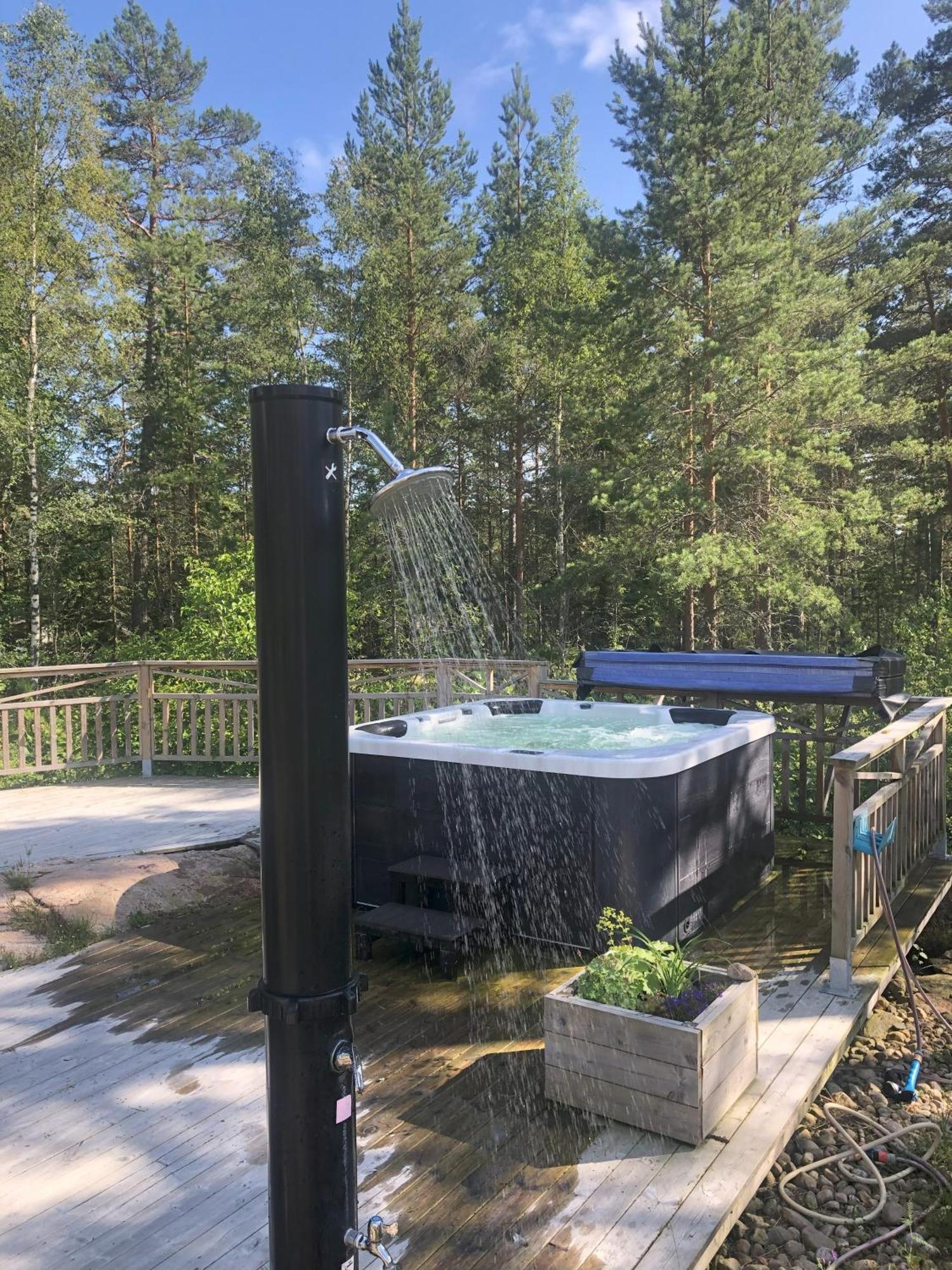 Timber With Jacuzzi And Sauna Near Vaenern Gjestgiverier *