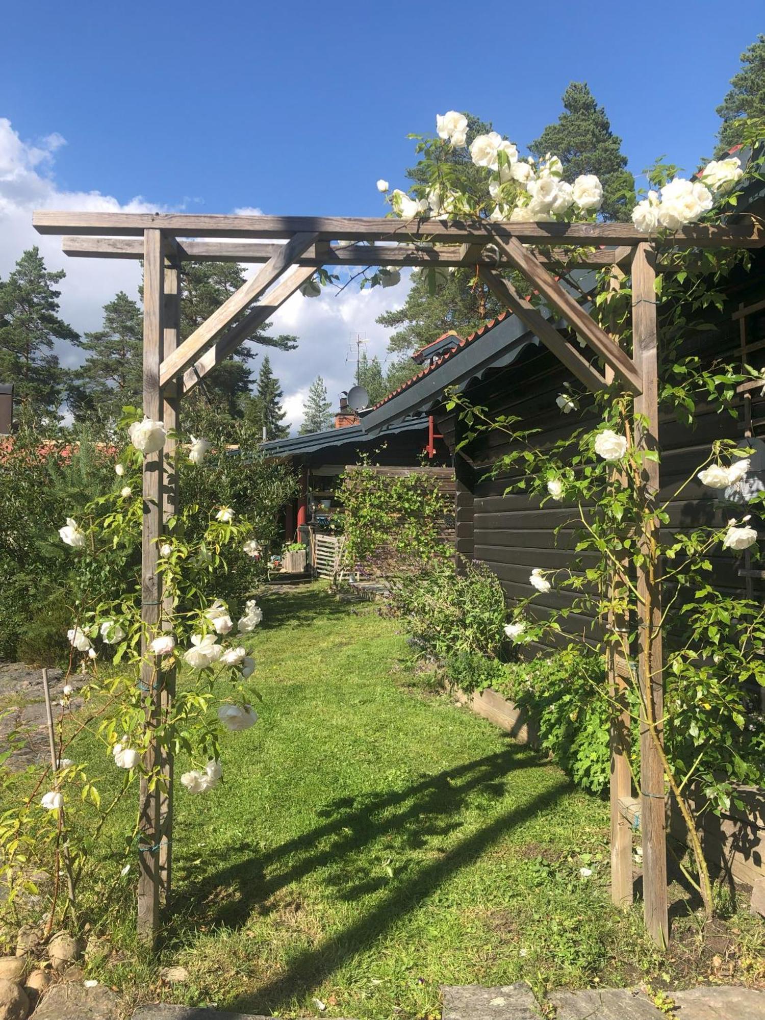 Timber With Jacuzzi And Sauna Near Vaenern Gjestgiverier Karlstad